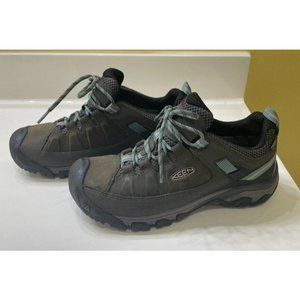 Keen women's hiking shoes size 9 waterproof great condition worn little